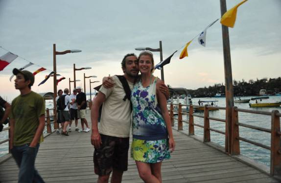 O simpático pier de Puerto Ayora, a principal cidade da Ilha de Santa Cruz, em Galápagos